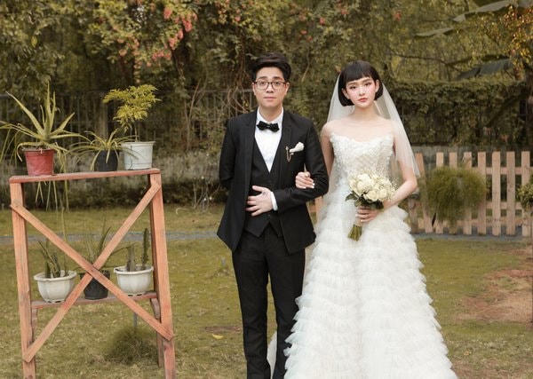 Bùi Anh Tuấn vướng tin đồn hẹn hò với Hiền Hồ sau dự án "Yes I Do".