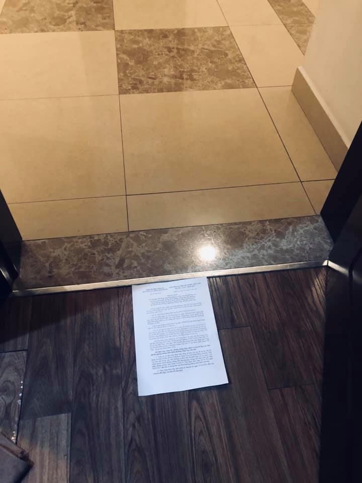Người dân Times City nhận thông báo tự cách ly ở nhà. 