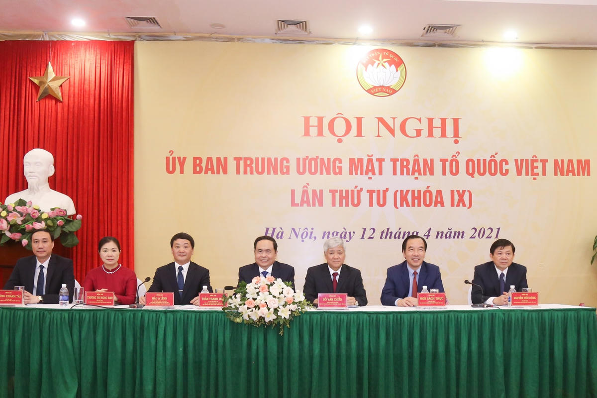 Phó Chủ tịch Thường trực Quốc hội Trần Thanh Mẫn và tân Chủ tịch UBTƯ MTTQ Việt Nam Đỗ Văn Chiến chủ trì Hội nghị.