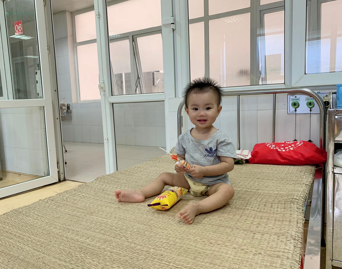 Bé Thiên Kim khoẻ mạnh trước ngày xuất viện. Ảnh: BVCC.