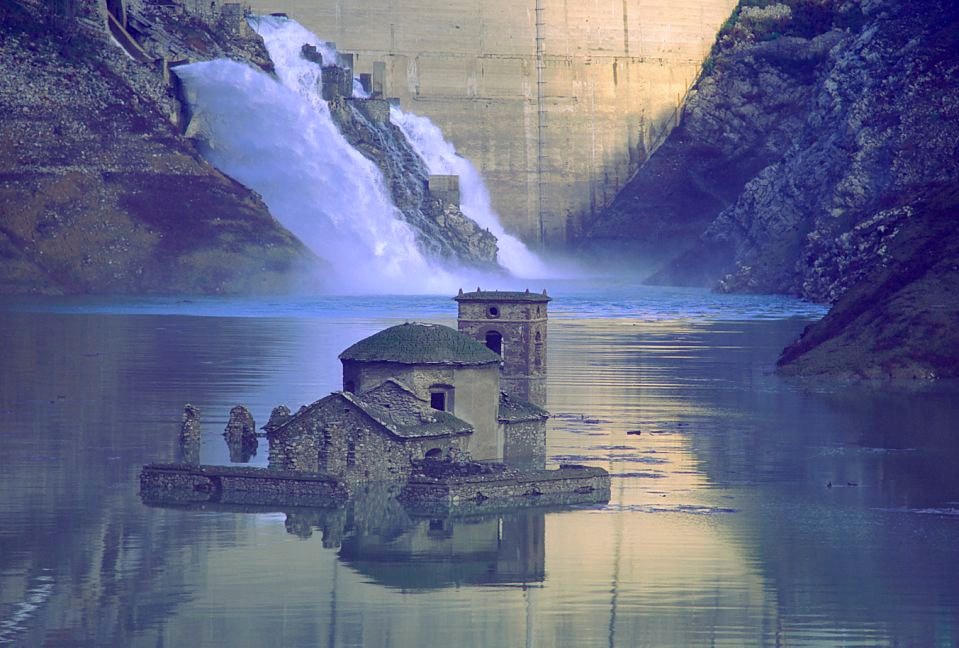 Cảnh đẹp hữu tình nơi miền trung nước Italy. Ảnh: Sky News.