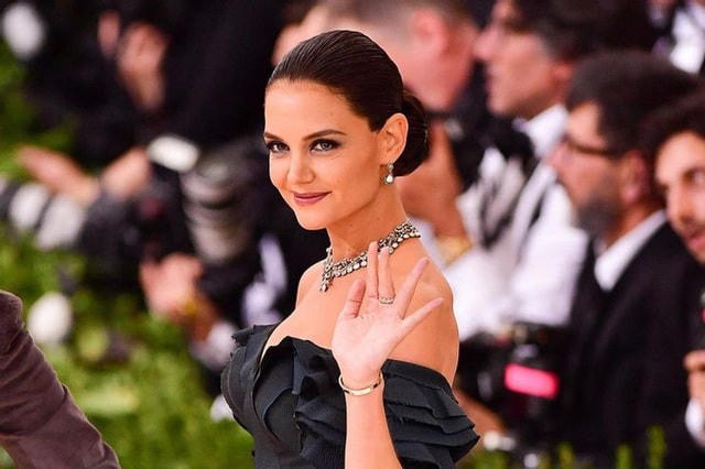 Sau 8 năm ly hôn Tom Cruise, Katie Holmes đã làm mới mình như thế nào?