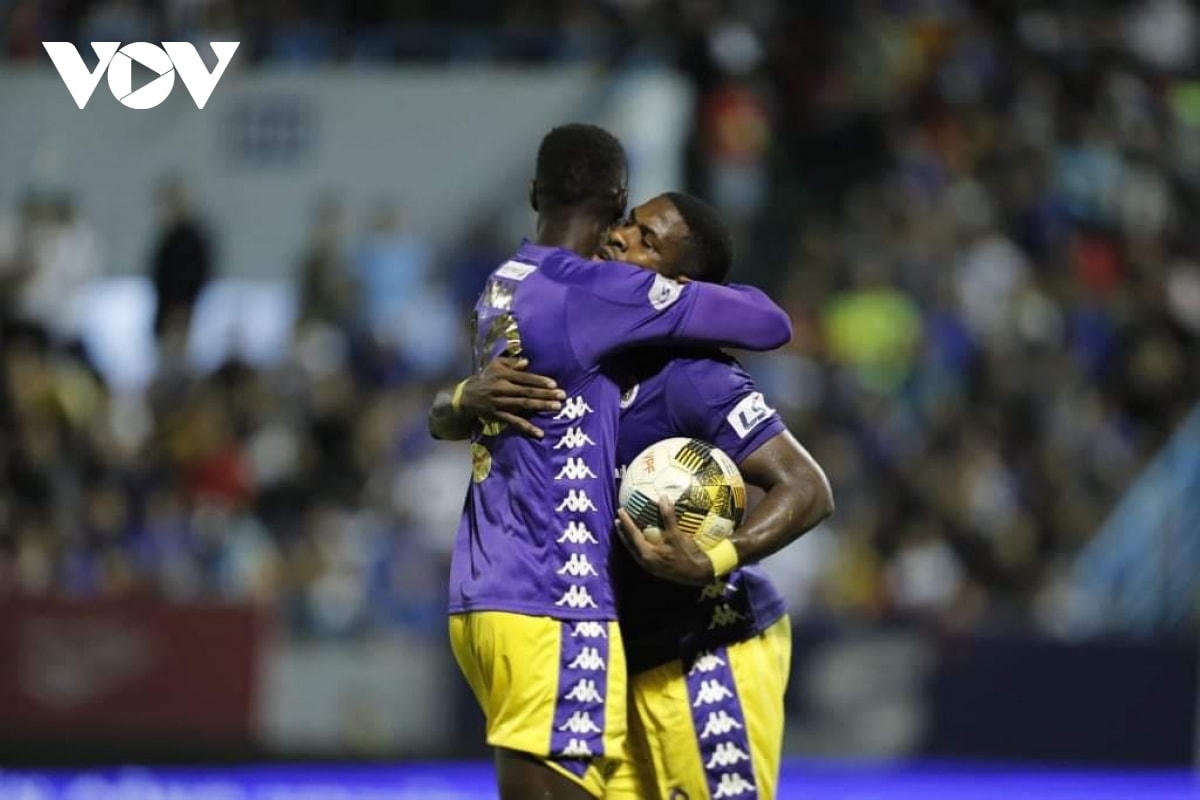 Hà Nội FC chia tay "trọng pháo" Pape Omar Faye. Ảnh: Ngọc Duy.  