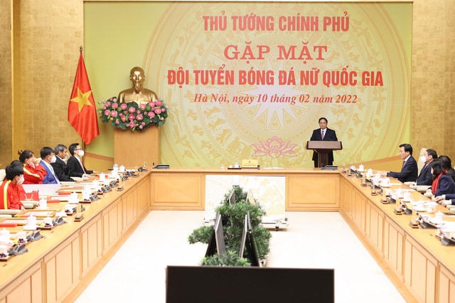 Thủ tướng gọi các nữ cầu thủ là những 'cô gái kim cương'