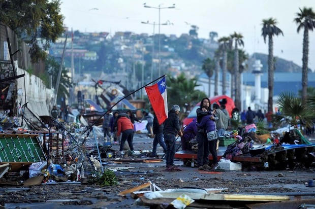 Chile hứng chịu 2 trận động đất liên tiếp, nguy cơ có sóng thần