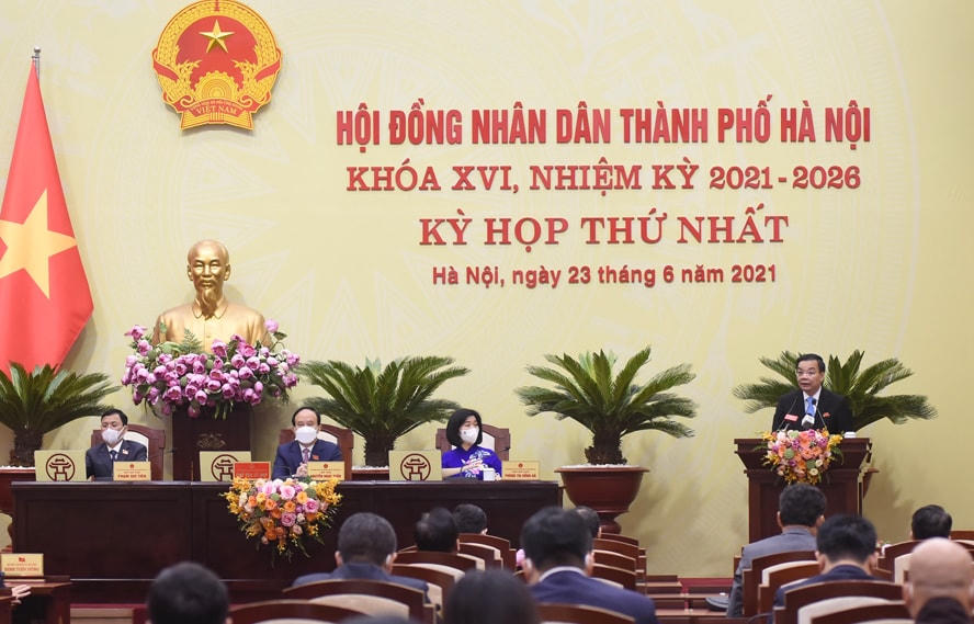 Chủ tịch UBND thành phố Hà Nội Chu Ngọc Anh phát biểu tại kỳ họp.