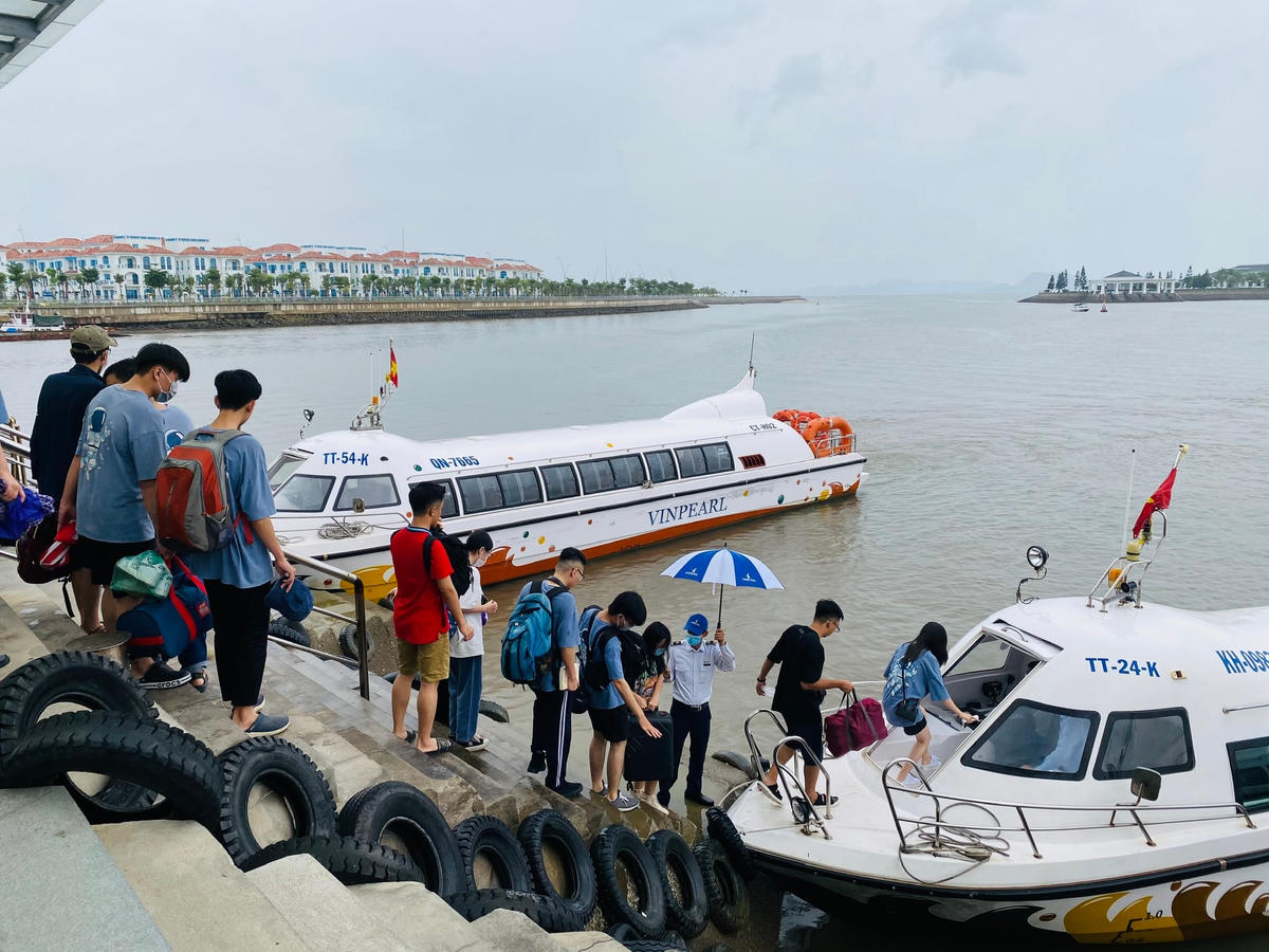 Lượng khách du lịch nội tỉnh ngày càng đông trở lại.