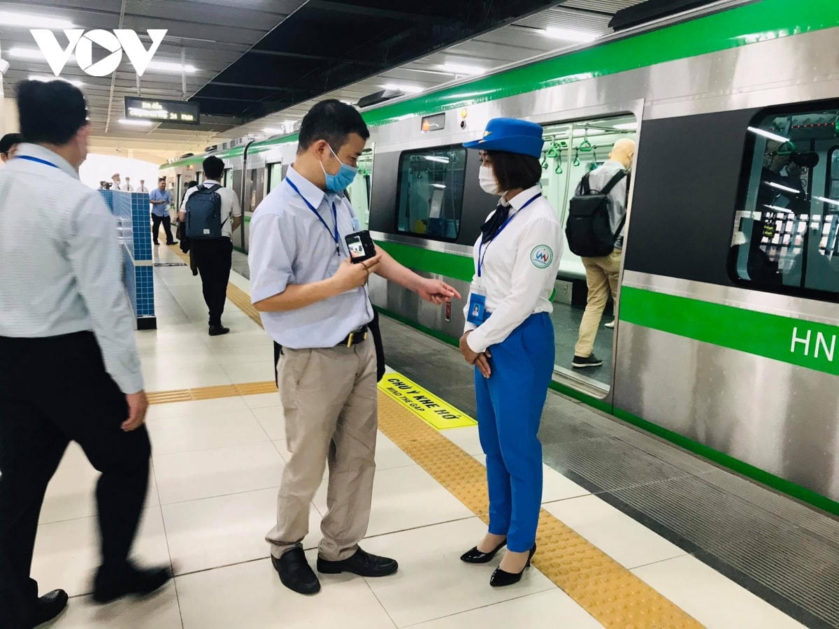 Để chuẩn bị cho kế hoạch khai thác thương mại đường sắt Cát Linh - Hà Đông, Metro Hà Nội cũng đã xây dựng được các phương án và niêm yết giá vé tàu Cát Linh - Hà Đông.  