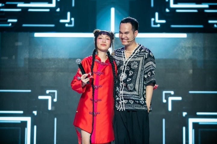 Khắc Hung và Mỹ Anh trên sân khấu The Heroes 2021.