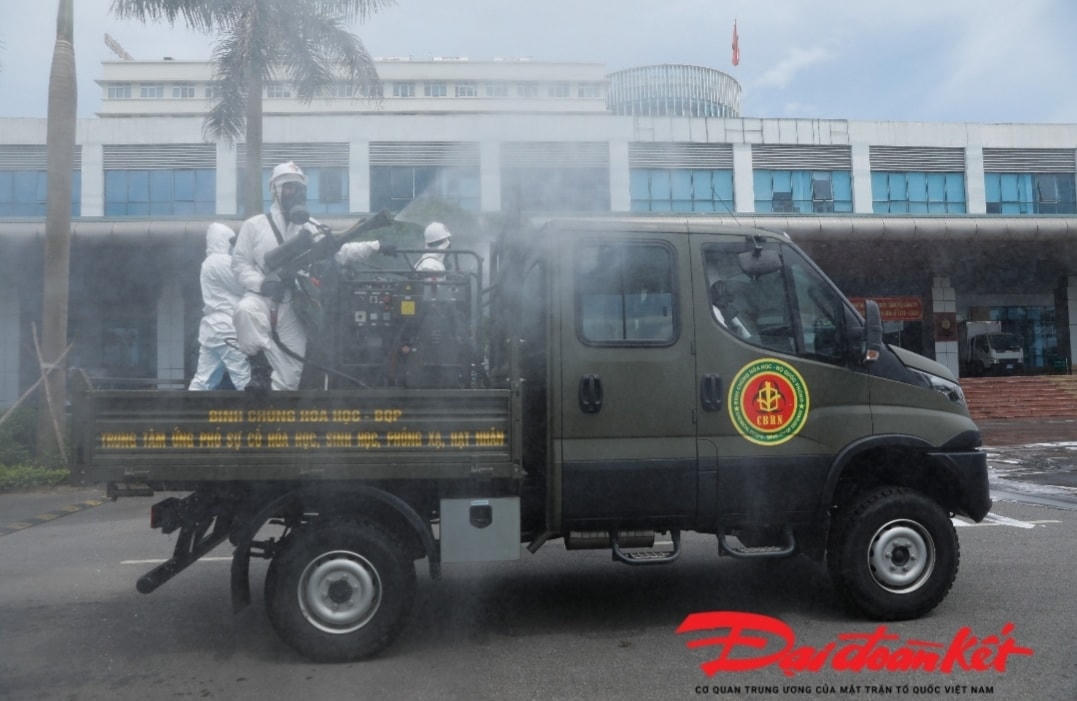 [ẢNH] Khử khuẩn tại Bệnh viện Bệnh Nhiệt đới Trung ương cơ sở Đông Anh
