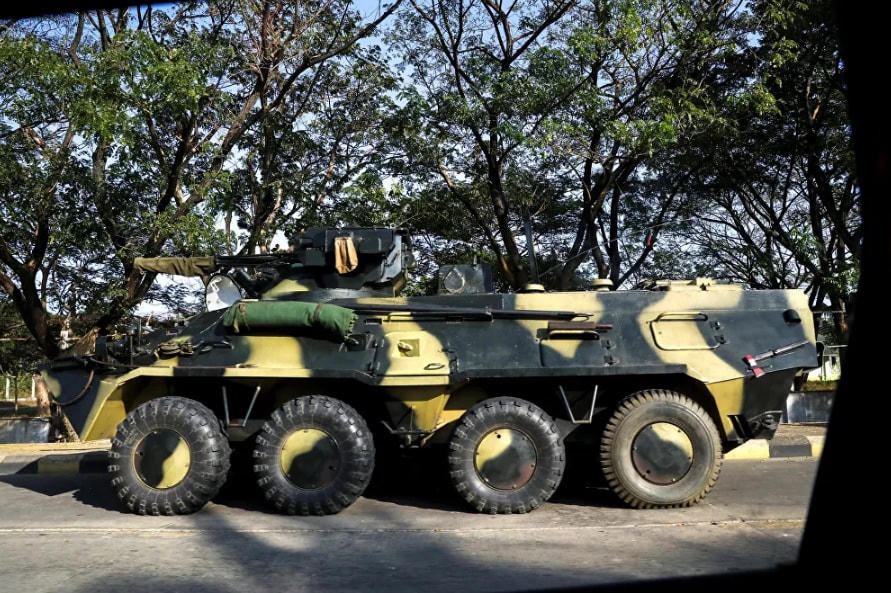 Một trạm kiểm soát quân sự của Myanmar được nhìn thấy trên đường tới khu tổ chức đại hội ở Naypyitaw, Myanmar, ngày 1/2/2021.