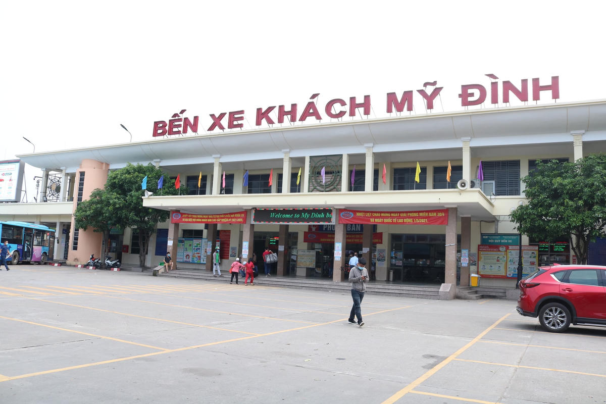 Hình ảnh Bến xe Mỹ Đình vắng lặng như tờ giữa đợt dịch Covid-19 bùng phát lần thứ 4.
