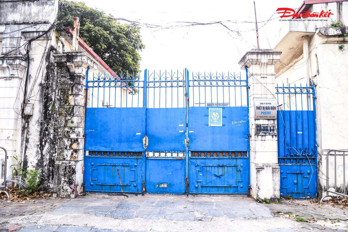 Ngày 6/4 vừa qua, Văn phòng UBND TP Hà Nội đã có văn bản hỏa tốc gửi các đơn vị liên quan thông báo ý kiến chỉ đạo của Chủ tịch UBND TP Hà Nội Chu Ngọc Anh về rà soát hồ sơ của dự án đầu tư xây dựng công trình tại số 61 phố Trần Phú của Công ty CP thiết bị Bưu điện (Postef - mã chứng khoán POT).
