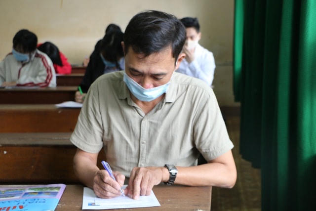 Thí sinh Nguyễn Văn Cường dự thi tốt nghiệp năm 2020 khi đã bước sang tuổi 53.