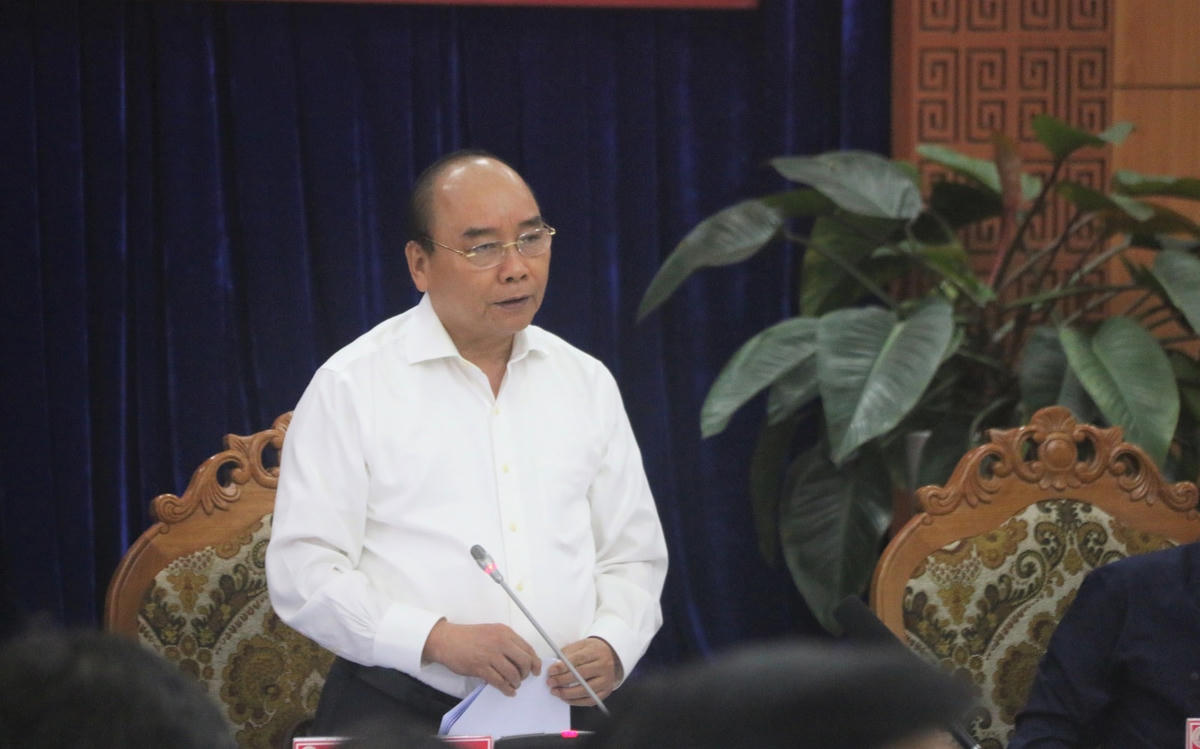 Thủ tướng Nguyễn Xuân Phúc phát biểu tại cuộc họp.