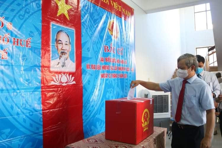 Tỉnh Thừa Thiên-Huế công bố danh sách 51 người trúng cử đại biểu HĐND tỉnh nhiệm kỳ 2021-2026.