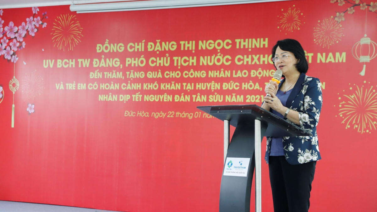 Phó Chủ tịch nước thăm Nhà máy Tân Á Đại Thành Long An