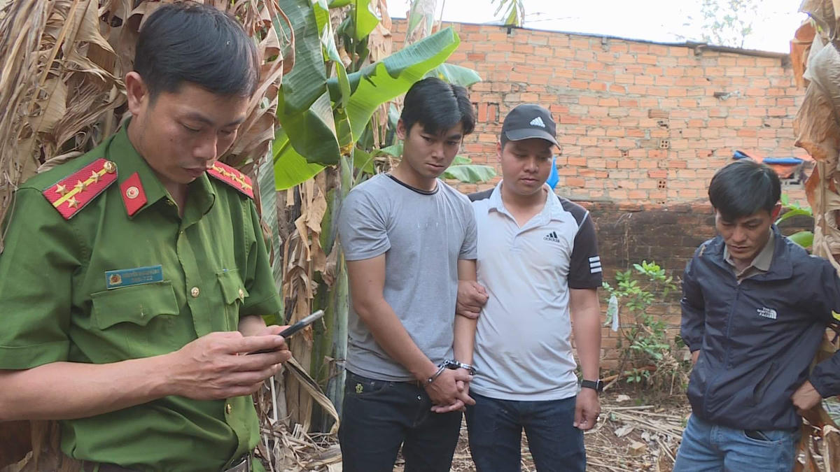 Lực lượng công an bắt giữ Nguyễn Dương Vũ.