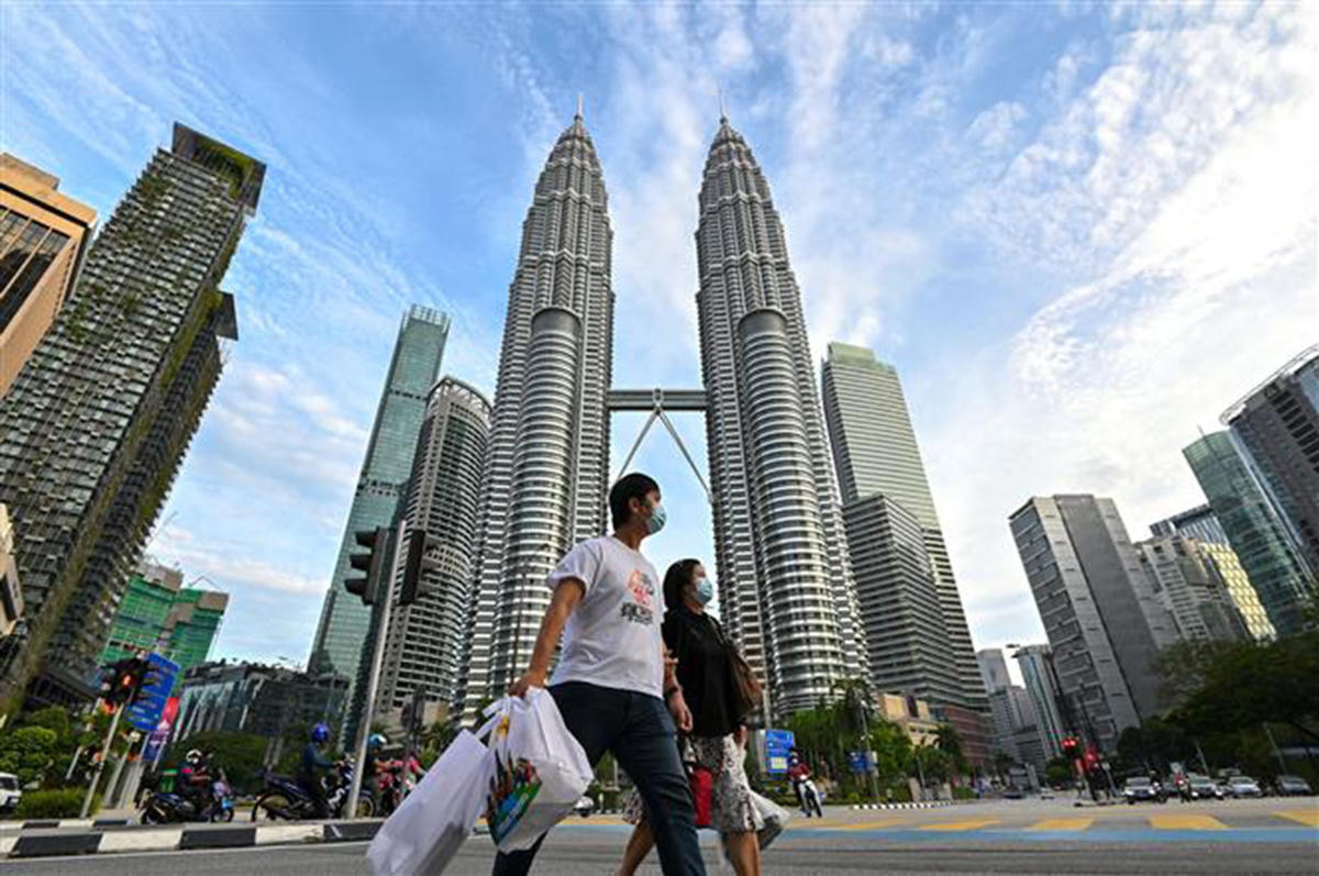 Người dân thủ đô Kuala Lumpur (Malaysia) tự tin khi dịch Covid-19 dần được kiểm soát.