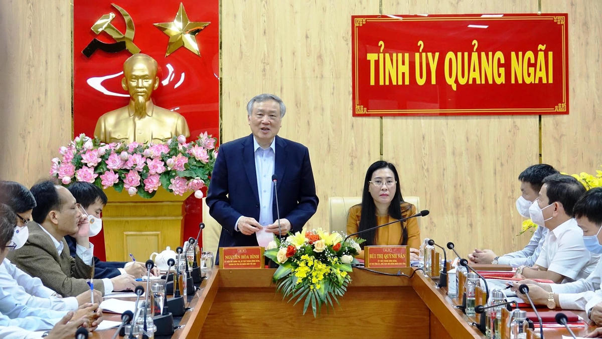 Chánh án TAND tối cao Nguyễn Hòa Bình phát biểu tại buổi làm việc.