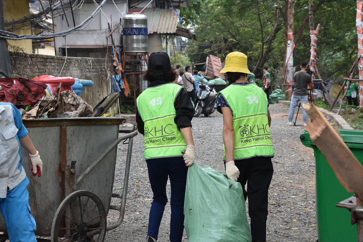 Tất cả rác thải thu gom được sẽ được công ty Môi trường Đô thị Hà Nội (URENCO) tiếp nhận xử lý.