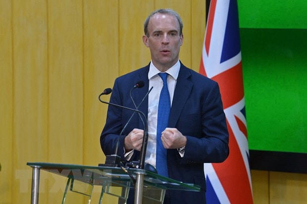 Ngoại trưởng Dominic Raab tại cuộc họp báo trong chuyến thăm Islamabad, Pakistan, ngày 3/9/2021. Ảnh: AFP/TTXVN.