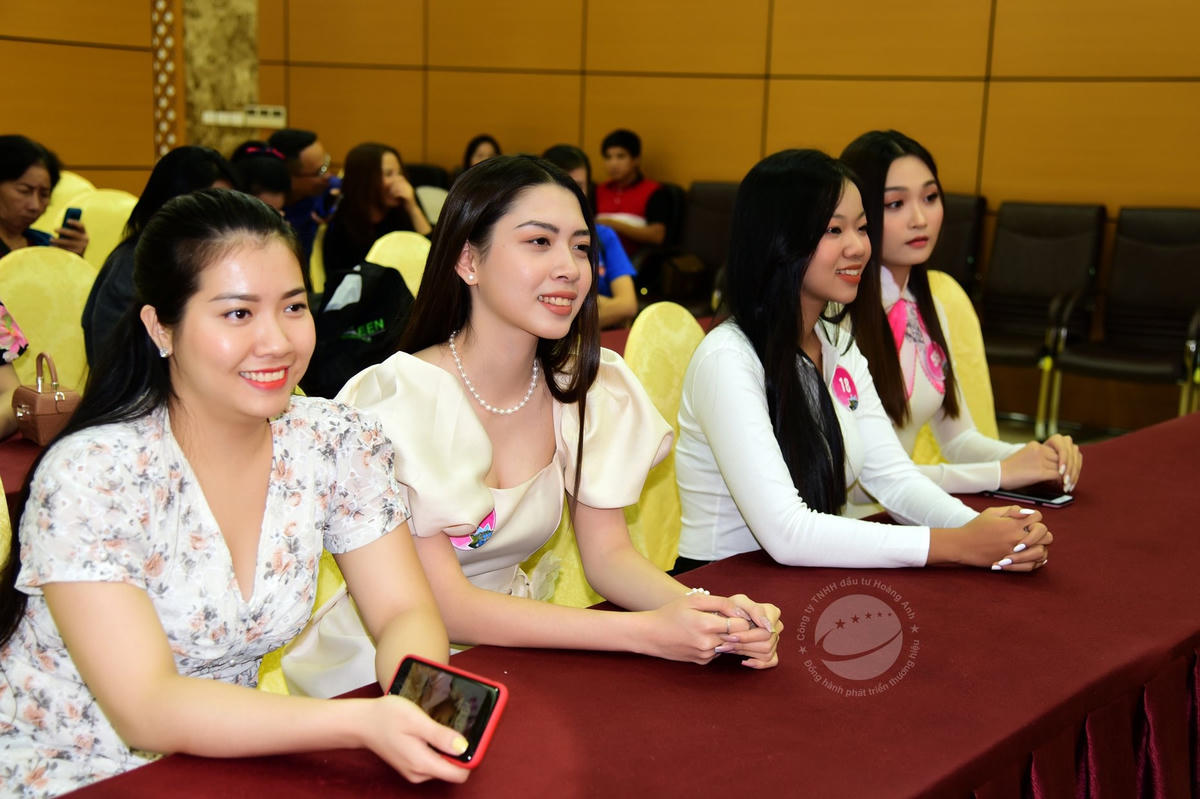Dàn thí sinh tham dự cuộc thi Người Đẹp Hạ Long năm 2020 được đánh giá  đồng đều về nhan sắc, trình độ học vấn. Ảnh: BTC.