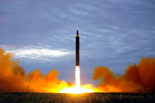 Một vụ thử tên lửa liên lục địa của Triều Tiên hồi tháng 8/2017. Ảnh: KCNA.  