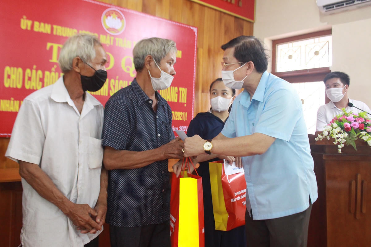 Tri ân công lao của các anh hùng liệt sĩ và người có công với cách mạng 