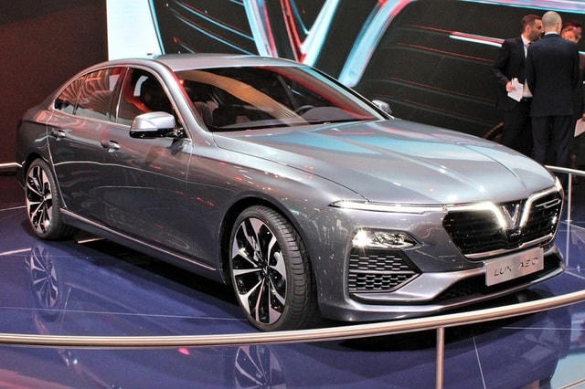 Mẫu VinFast Lux A 2.0 tại Triển lãm ô tô Paris 2018.  
