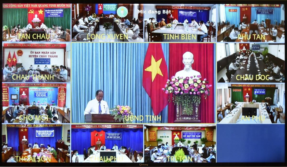 Chủ tịch UBND tỉnh An Giang Nguyễn Thanh Bình trả lời ý kiến cử tri Nguyễn Thị Lệ.