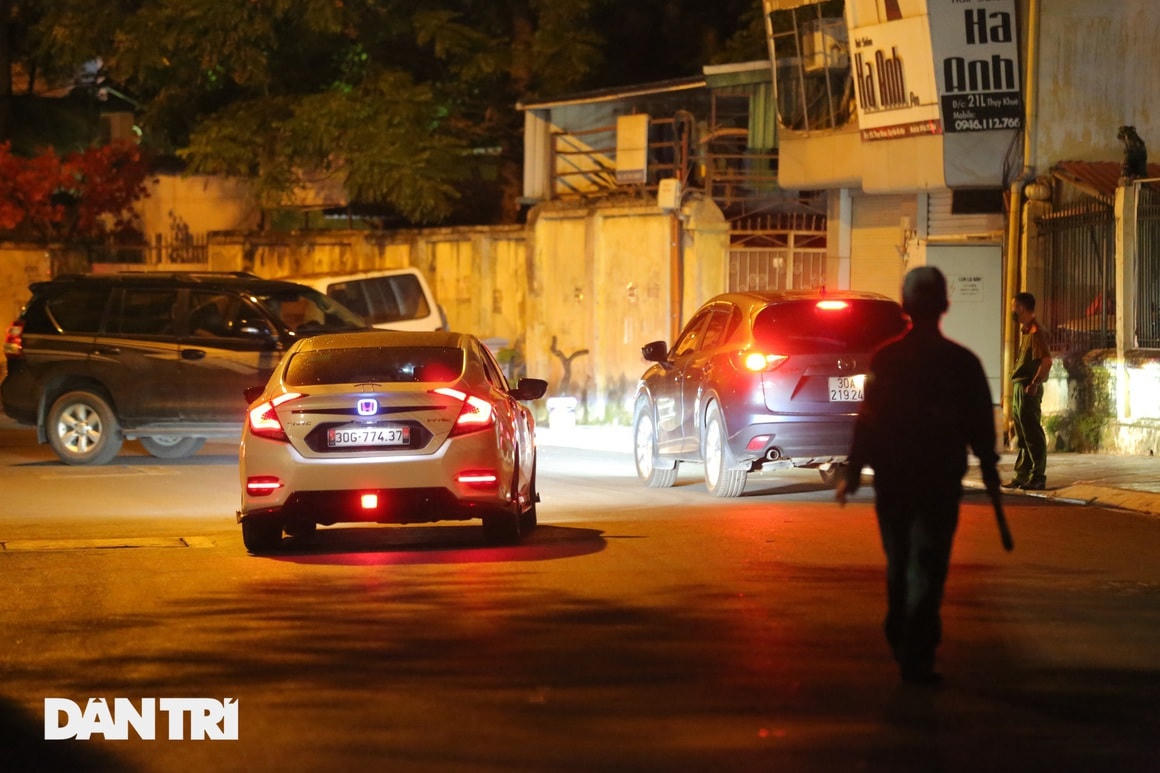 Hà Nội: Xuyên đêm phong tỏa, xét nghiệm hơn 100 người ở Thụy Khuê