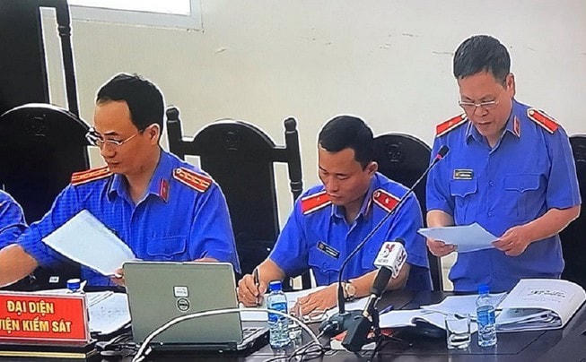 Đại diện Viện kiểm sát tại tòa.