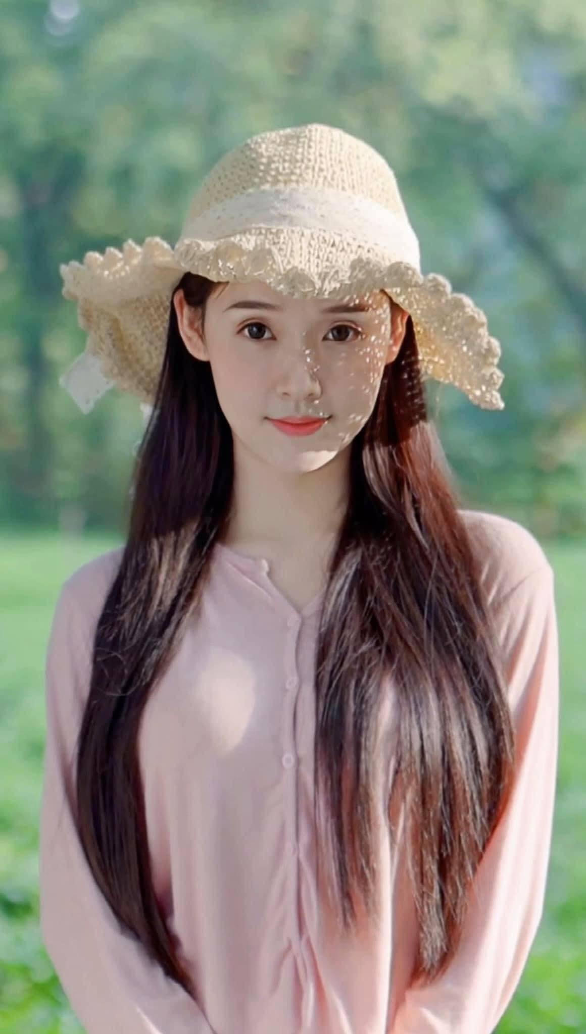 Hot girl đời đầu Midu vẫn xứng danh là người đẹp không tuổi, Cô vẫn giữ được vẻ đẹp trong suốt như pha lê sau nhiều năm gia nhập Showbiz.