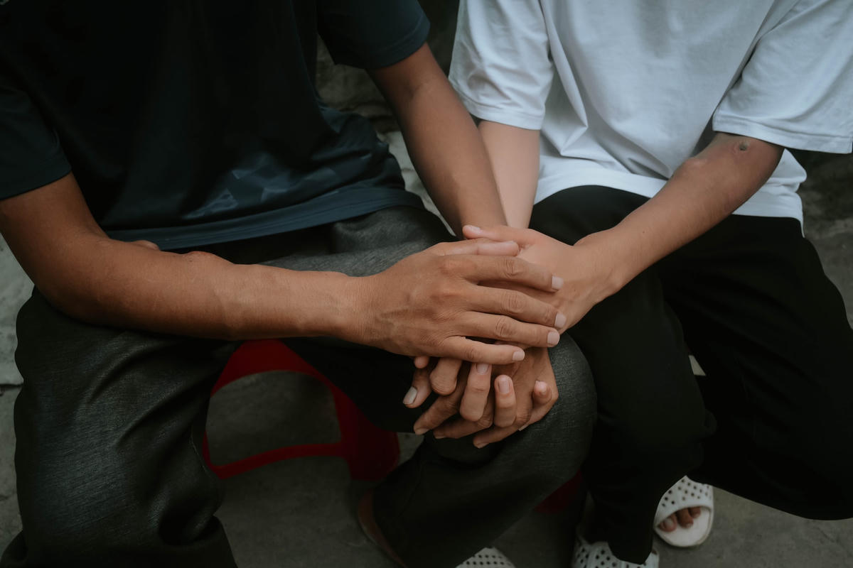 Anh Khương và Liên yêu nhau được 5 năm, lúc được hỏi về chuyện tiến xa hơn Liên cho hay: “1,2 năm trước, anh cũng có đề cấp đến chuyện cưới xin, nhưng thực sự em không muốn, vì nghĩ thương hoàn cảnh của nhau, nên ở được mới nhau ngày nào thì hay ngày đó. Cưới nhau về, em chỉ sợ 1 trong hai người sẽ có người ra đi trước, em rất sợ điều đó”.