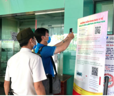 Người dân chủ động khai báo y tế điện tử.