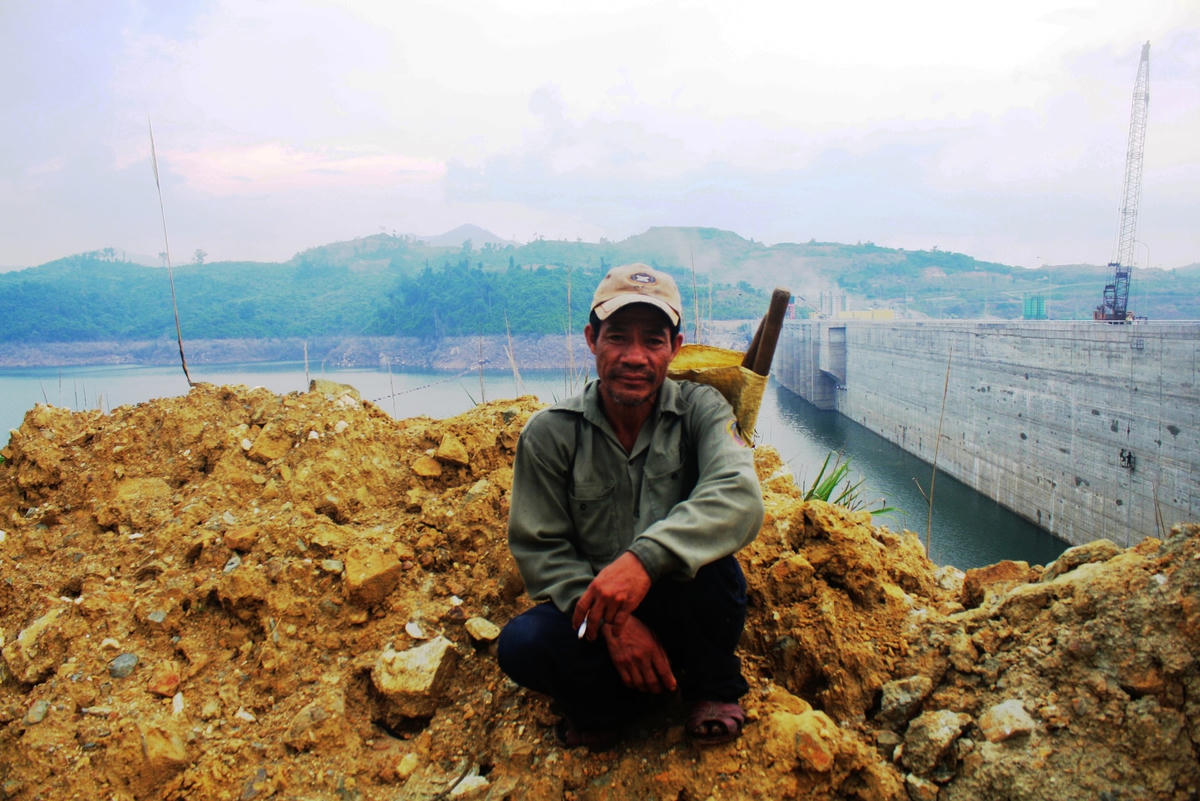 Người dân vùng hạ du bày tỏ lo lắng khi sống dưới các hồ nước khủng.
