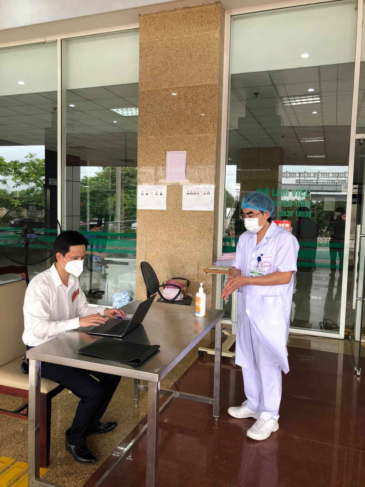 Cuộc bầu cử diễn ra trong bối cảnh đặc biệt nhưng vẫn đảm bảo đúng quy trình, công tác phòng, chống dịch Covid-19 một cách nghiêm ngặt nhất.