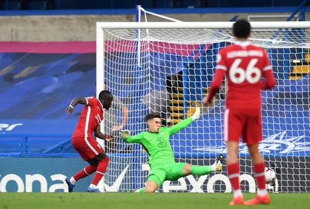 Kepa mắc sai lầm, tạo điều kiện cho Mane ghi bàn. (Nguồn: Reuters).