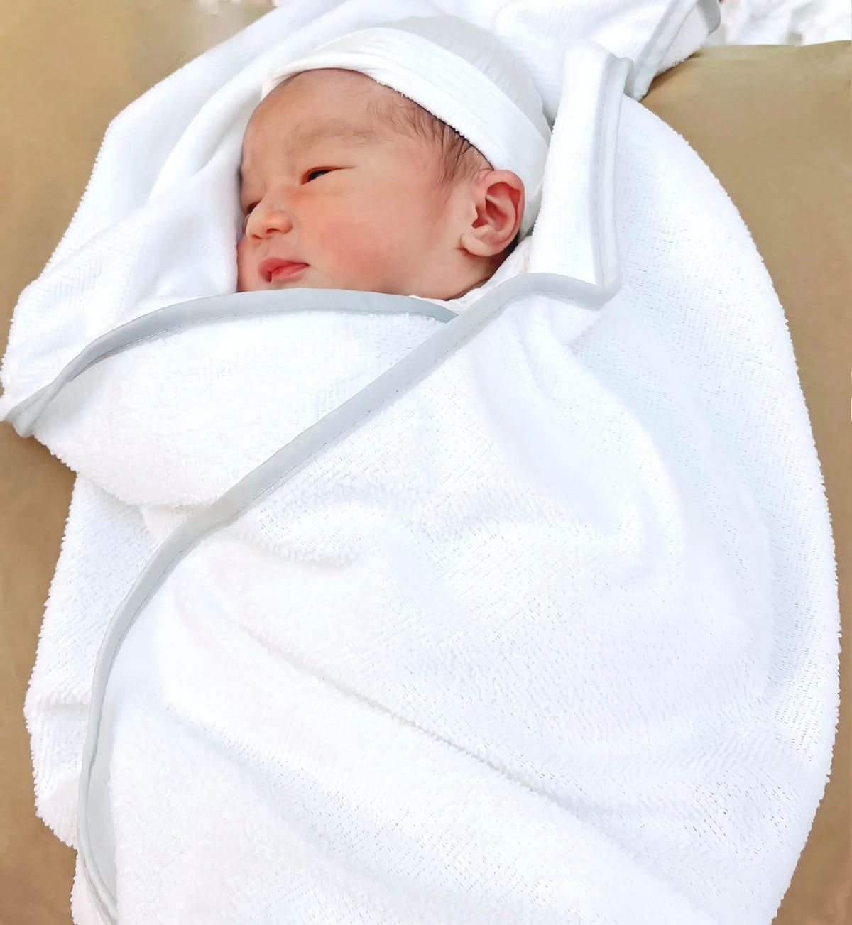 Bảo Thy công khai con đầu lòng khiến khán giả ngỡ ngàng.