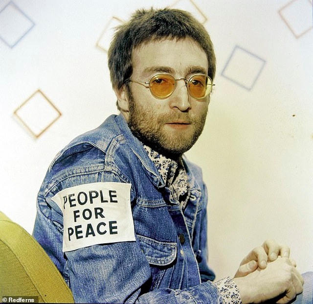 Nam danh ca huyền thoại John Lennon.