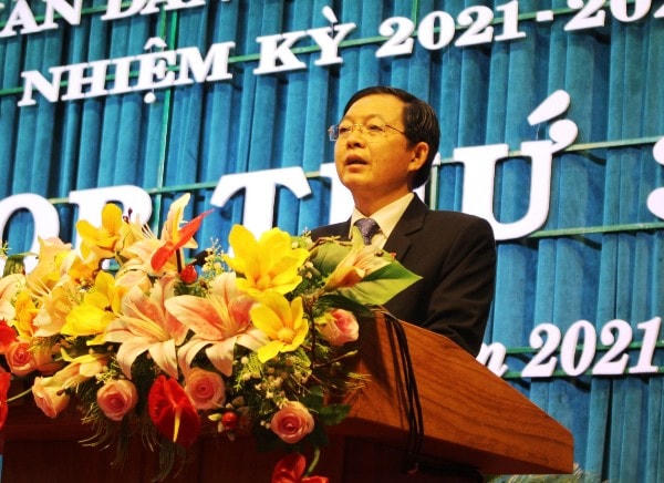 Ông Hồ Quốc Dũng, Chủ tịch HĐND tỉnh Bình Định, phát biểu khai mạc kỳ họp. 