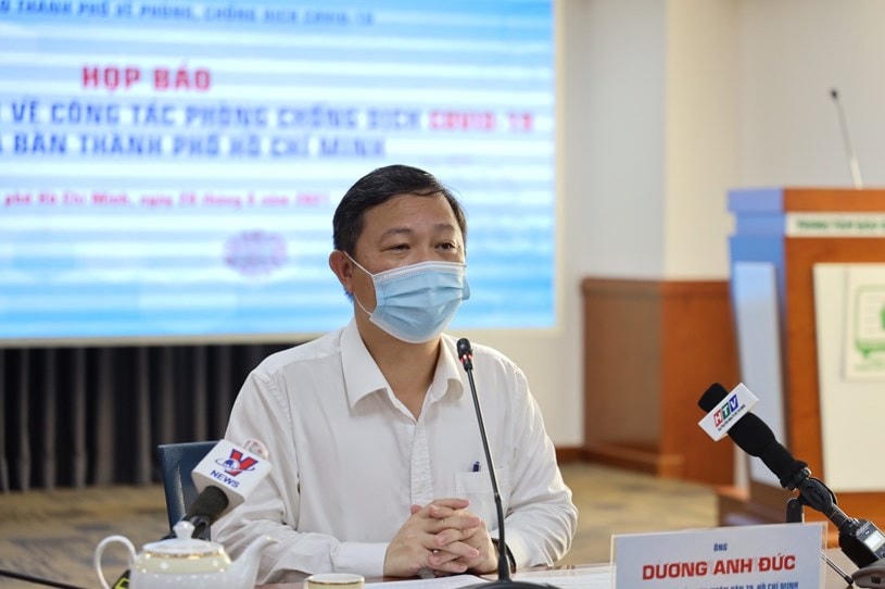 Phó Chủ tịch UBND TP HCM Dương Anh Đức trả lời báo chí tại một buổi họp báo về công tác phòng chống dịch Covid-19 của TP.  
