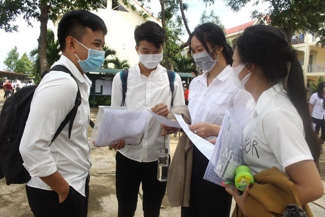 Thí sinh dự kỳ thi tốt nghiệp THPT Lý Tự Trọng Nha Trang năm 2020. 
