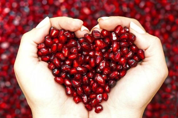 Nước ép lựu giúp cải thiện lưu lượng máu và bảo vệ tim mạch.