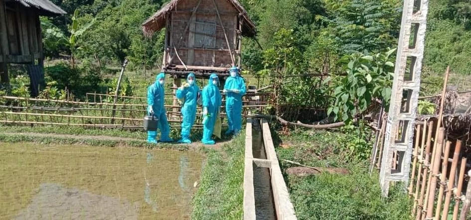 Lực lượng y tế truy vết nguồn lây tại bản biên giới có nhiều ca bệnh tại Nghệ An.
