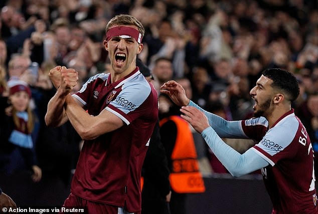 Niềm vui của Tomas Soucek, West Ham đã đưa trận đấu trở về thế quân bình sau hai lượt trận.
