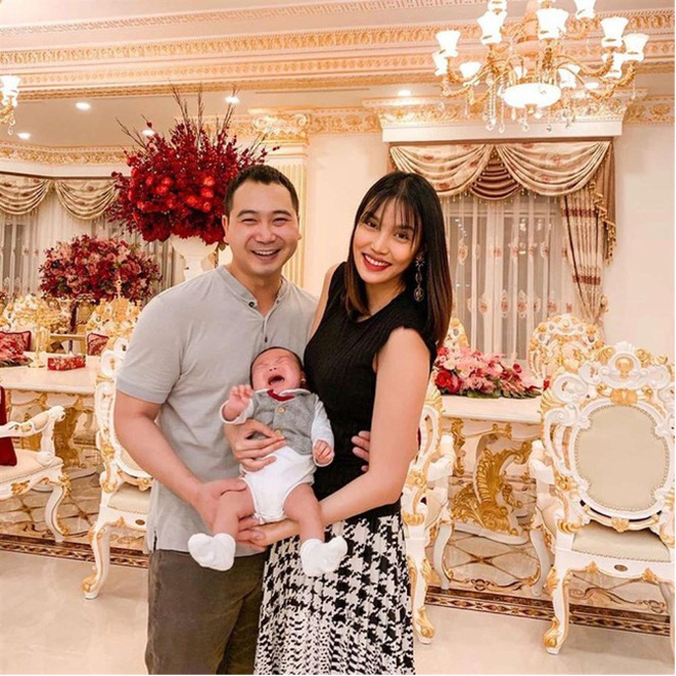 Cuộc sống hôn nhân đủ đầy, viên mãn của Lan Khuê và chồng đại gia. 