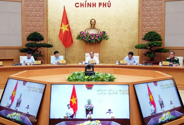 Thủ tướng Nguyễn Xuân Phúc làm việc trực tuyến với lãnh đạo chủ chốt tỉnh Bình Thuận. Ảnh: VGP.
