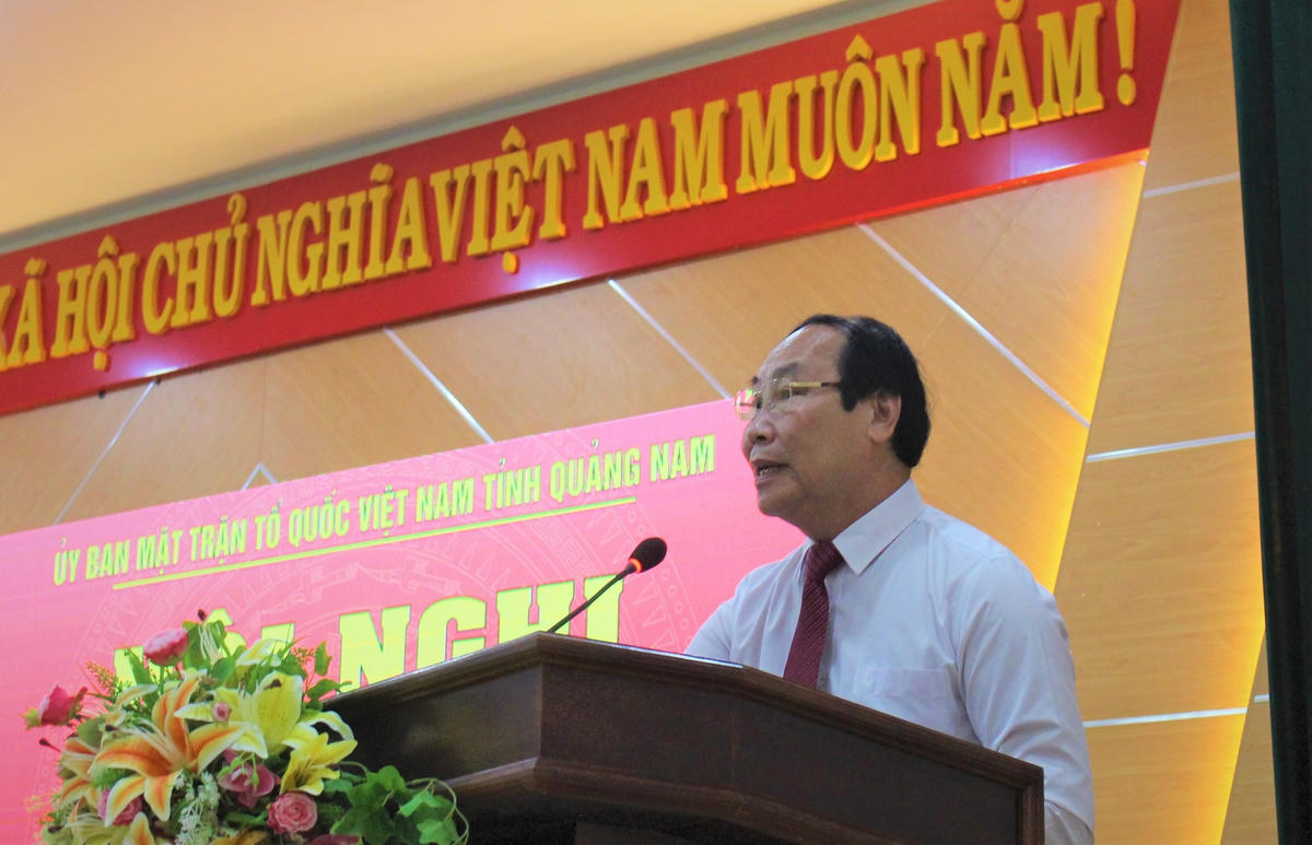 Ông Võ Xuân Ca, Chủ tịch Ủy ban MTTQ Việt Nam tỉnh Quảng Nam phát biểu hội nghị.